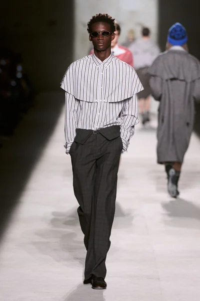 Look 14